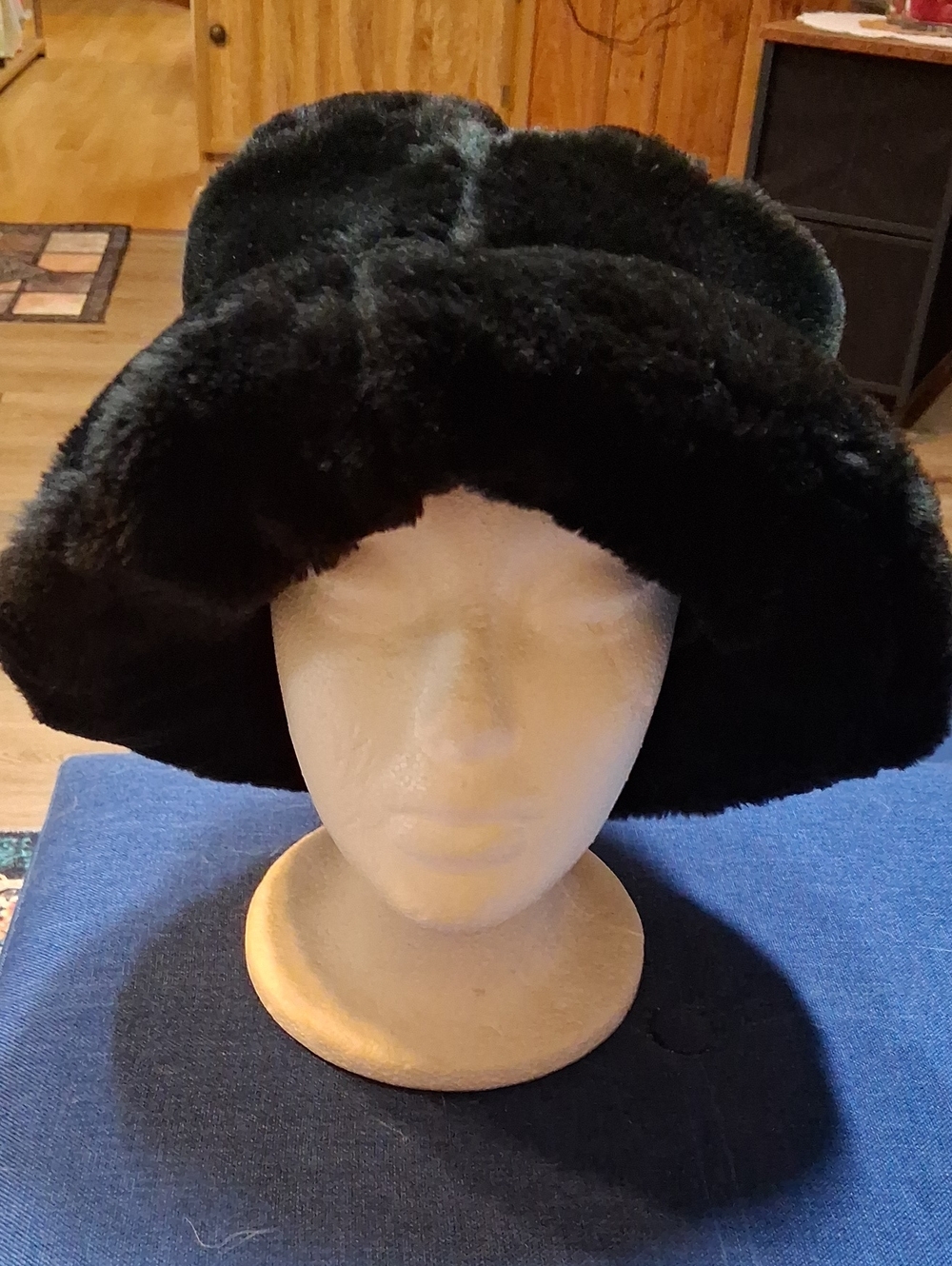 Plush Black Faux Fur Bucket Hat for Women